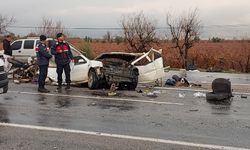 GÜNCELLEME - Denizli'de iki otomobilin çarpıştığı kazada 3 kişi öldü, 3 kişi yaralandı