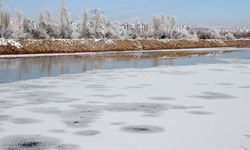 Sivas'ta Kızılırmak Nehri'nin bir bölümü buz tuttu