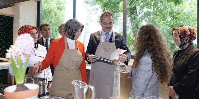 Bakan Özer, Sabancı Olgunlaşma Enstitüsü bünyesinde kurulan ilk Türk Mutfak Sanatları Atölyesi'ni açtı