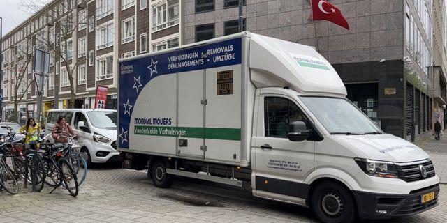 Hollanda'daki oy pusulaları Türkiye'ye gönderilmek üzere Köln'e doğru yola çıktı