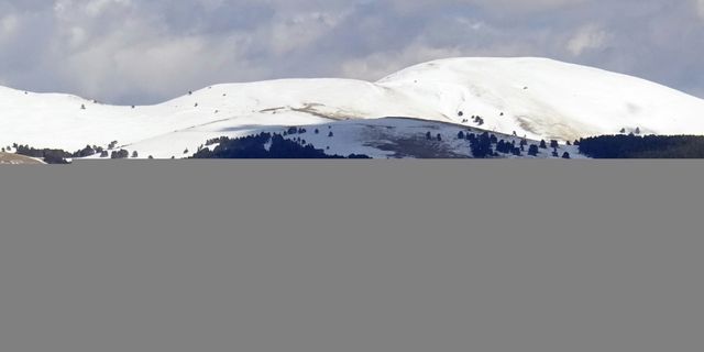 Kars'ın yüksek kesimlerine kar yağdı