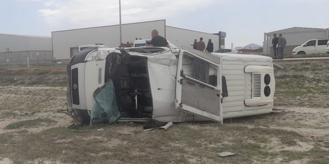 Konya'da öğrenci servisinin devrildiği kazada 11 kişi yaralandı