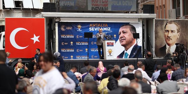ANTALYA - Dışişleri Bakanı Çavuşoğlu, Korkuteli ilçesinde esnaf ziyaretlerinde bulundu