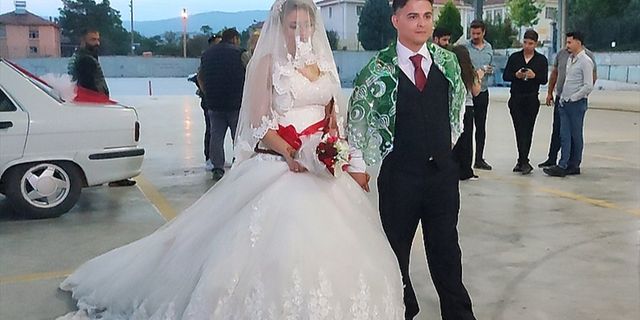 DENİZLİ - Depremde yakınlarını yitiren genç kızı düğününde Denizlililer yalnız bırakmadı