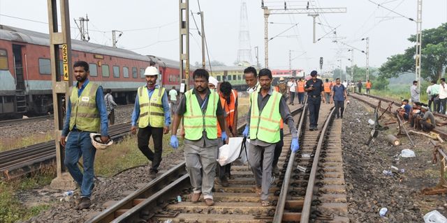 GÜNCELLEME 4 - Hindistan'daki tren kazasında ölü sayısı 288'e yükseldi
