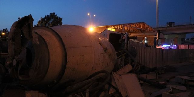İzmir'de viyadükten düşen beton mikserinin sürücüsü öldü