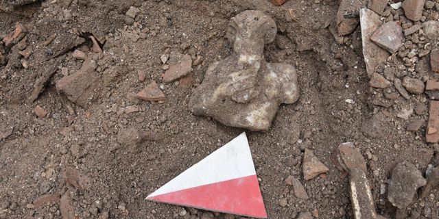 Saraçhane'deki kazı çalışmasında Pan heykelinin parçası bulundu