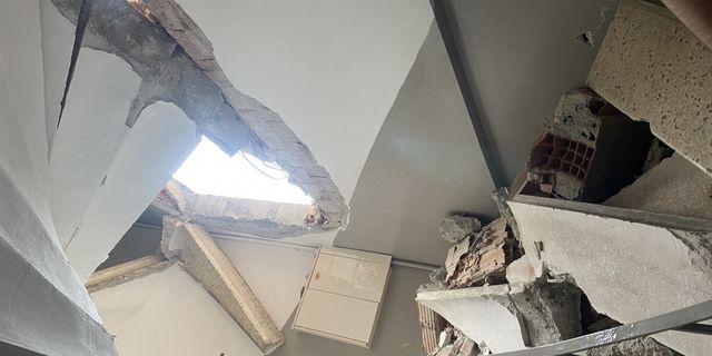 Sultangazi'de merdivenleri çöken binadaki 12 kişiyi itfaiye kurtardı