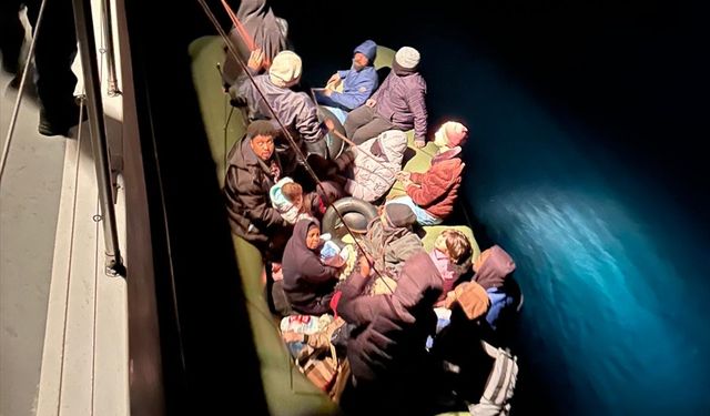 Bodrum açıklarındaki teknede 43 düzensiz göçmen yakalandı