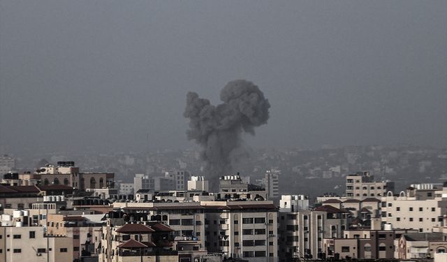İsrail uçaklarının Gazze'nin farklı bölgelerine saldırılarında en az 30 kişi öldü (2)