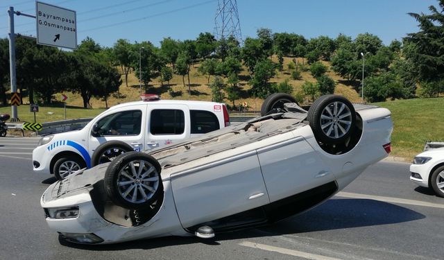 Esenler'de takla atan otomobildeki sürücü yaralandı