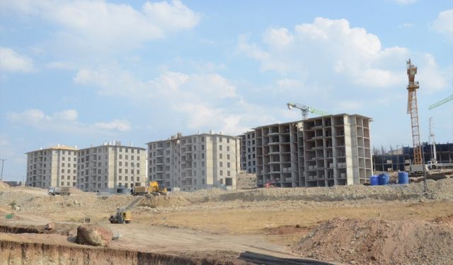 Afşin'de afetzedeler için inşa edilen 3 bin 600 konut kasımda teslim edilecek