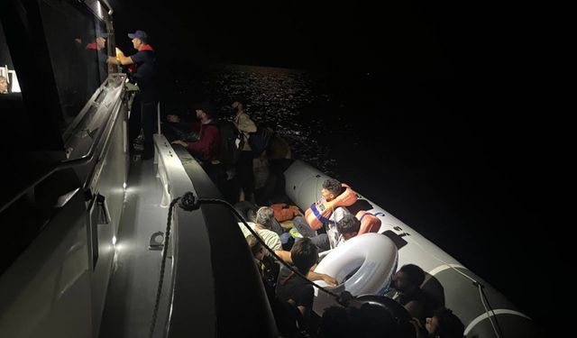 İzmir açıklarında 188 düzensiz göçmen yakalandı
