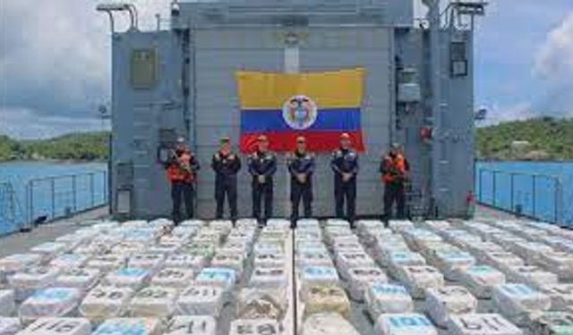 Kolombiya'nın San Andres Adası açıklarındaki teknede 3 ton kokain ele geçirildi