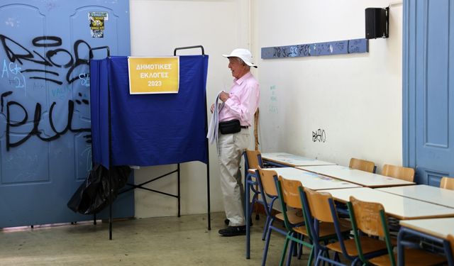 Yunanistan'da halk yerel seçim için sandık başında