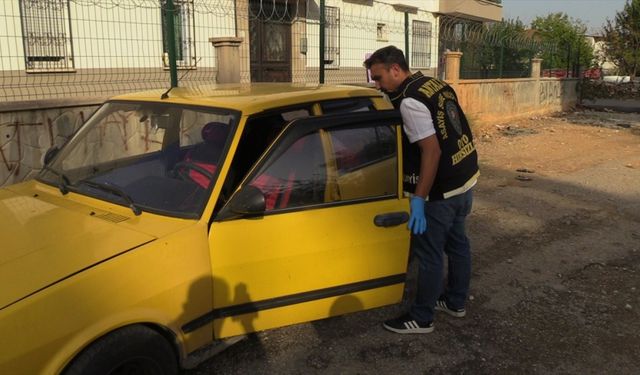 Antalya'da bir otomobil, paspasının altına bırakılan yedek anahtarla çalındı