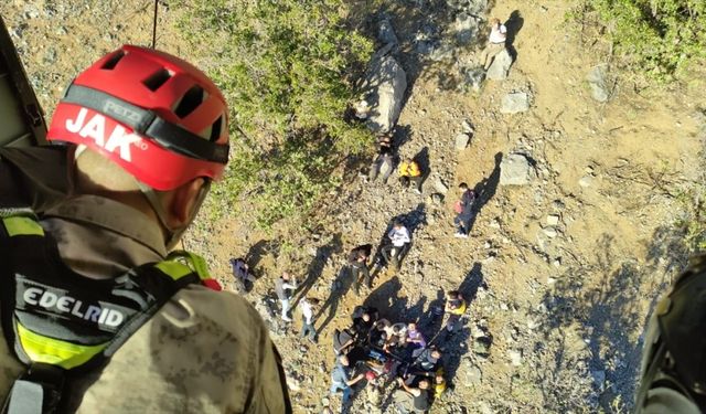 Batman’da kayalıklardan düşen kişi helikopterle kurtarıldı