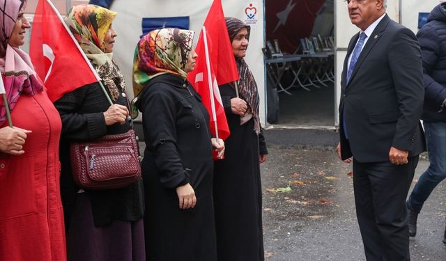 DSP Genel Başkanı Önder Aksakal'dan Diyarbakır annelerine destek ziyareti