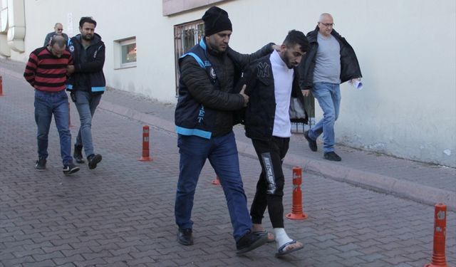 GÜNCELLEME - Kayseri'de 2 kardeşin silahla öldürülmesine ilişkin 3 zanlı tutuklandı