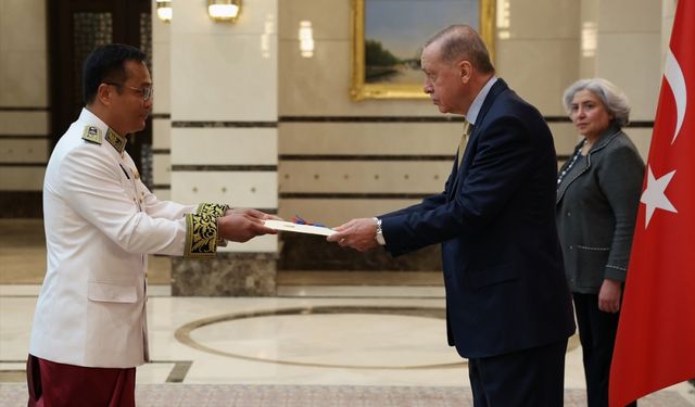 Kamboçya Büyükelçisi Chea Sok, Cumhurbaşkanı Erdoğan'a güven mektubu sundu