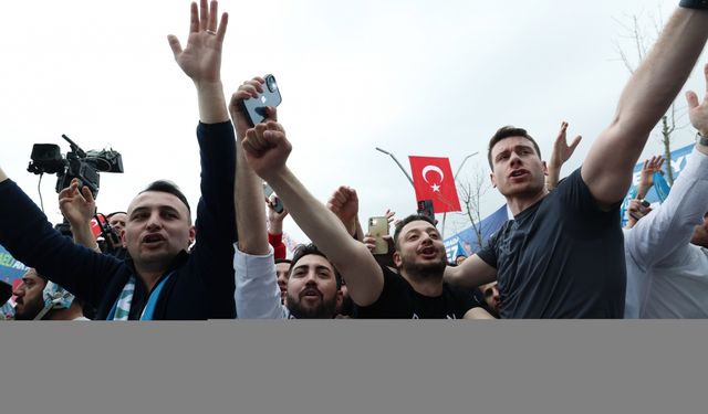 Cumhurbaşkanı Erdoğan: "AK Parti ve Cumhur İttifakı'na kaybettirerek CHP'ye kazandırmak için mesai harcayanlara karşı, yakınlarımızı lisanımünasip ile ikaz edeceğiz."