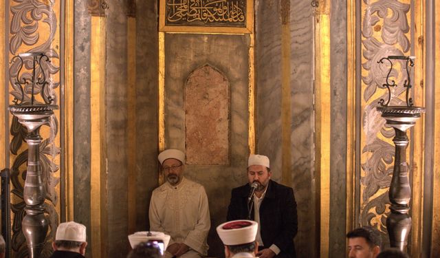 Diyanet İşleri Başkanı Erbaş, Ayasofya-i Kebir Cami-i Şerifi'nde teravih namazı kıldırdı: