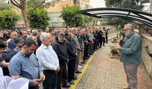 Alanya'da, İsrail saldırılarında hayatını kaybeden Filistinliler için gıyabi cenaze namazı
