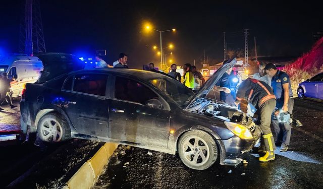 Adıyaman'da iki otomobilin çarpıştığı kazada 6 kişi yaralandı