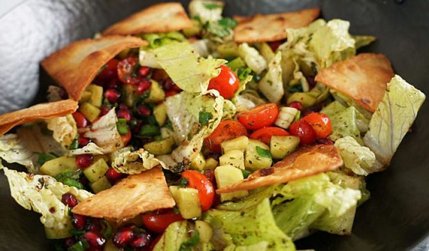 Fattuş Salatası Nasıl Yapılır?