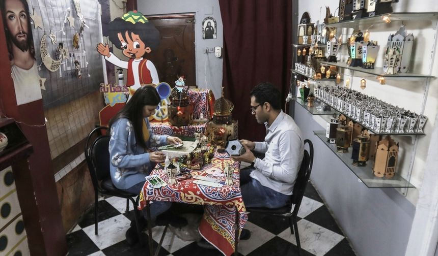 Mısırlı Hristiyan çift, yaptıkları "ramazan fenerleri"yle beğeni topluyor