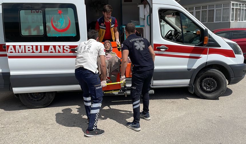 Erzurum'da yolcu otobüsü traktörle çarpıştı ölü ve yaralılar var