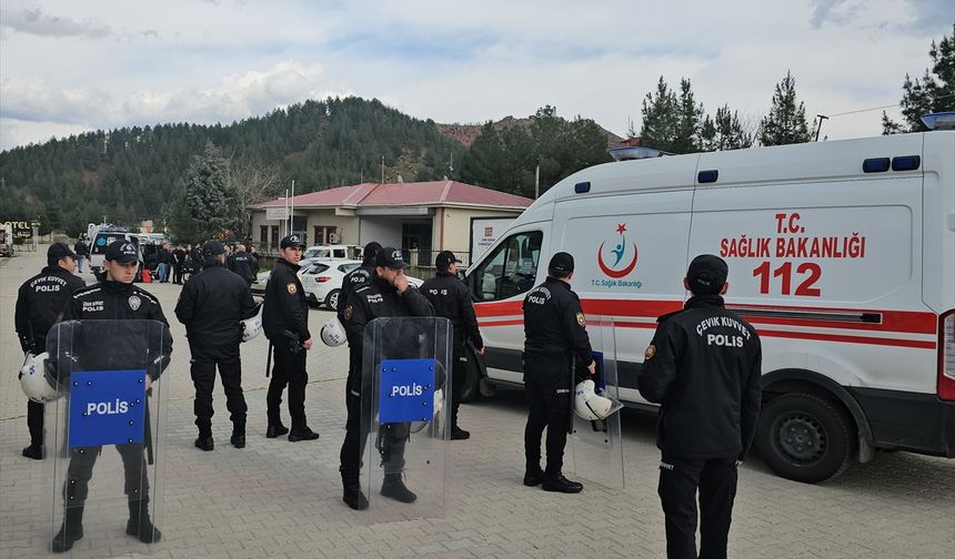 Muhtarlık seçimi nedeniyle çıkan silahlı kavgada, 1'i polis 8 kişi yaralandı