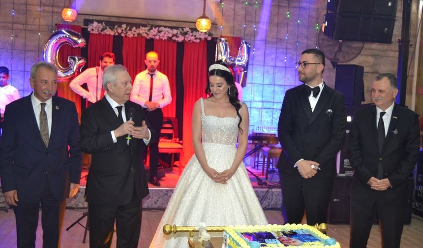 Fenerbahçe Kulübü Başkan Adayı Aziz Yıldırım, Salihli'de düğüne katıldı