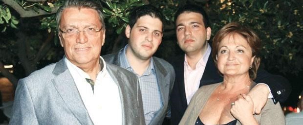 Eski Başbakan Mesut Yılmaz'ın büyük oğlu Mehmet Yavuz Yılmaz (38), Beykoz'daki evinde şakağından tek kurşunla vurulmuş halde bulundu. Genç yaşta hayata veda eden Mehmet Yavuz Yılmaz'ın ardından eski nişanlısı Neşe Sapmaz duygusal bir mesaj paylaştı.